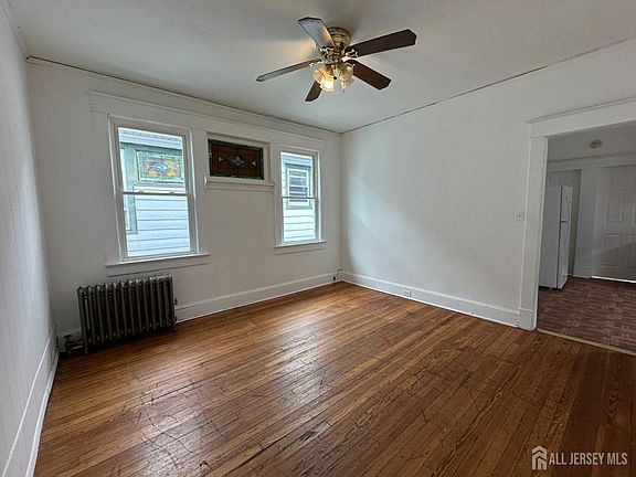 5th image of 66 Louis St Floor 2