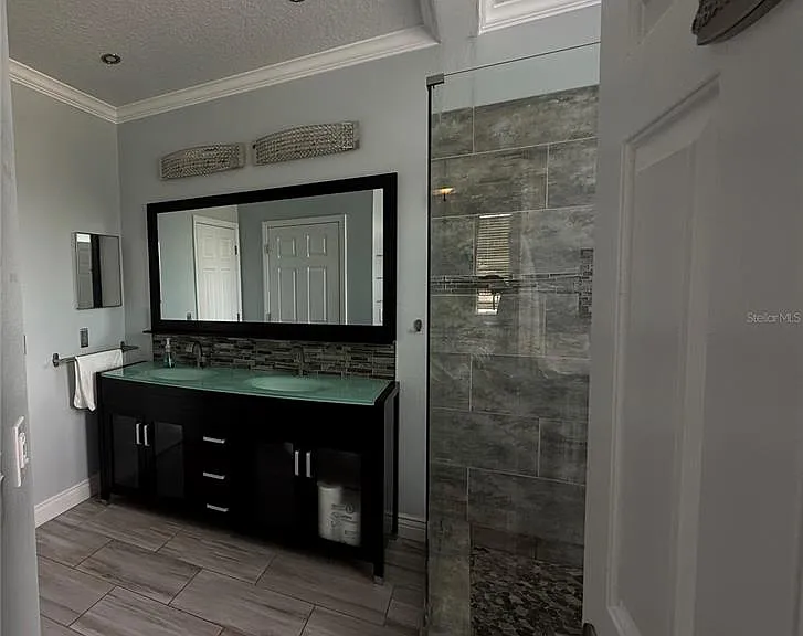 109 Grace Ave — Photo 16