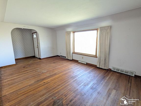 5th image of 775 Stewart Rd