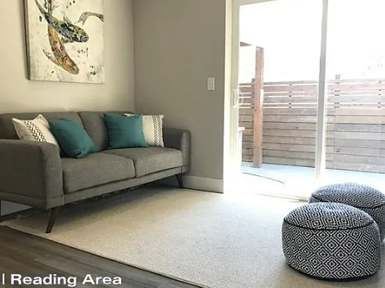 596 N Larch St — Photo 19