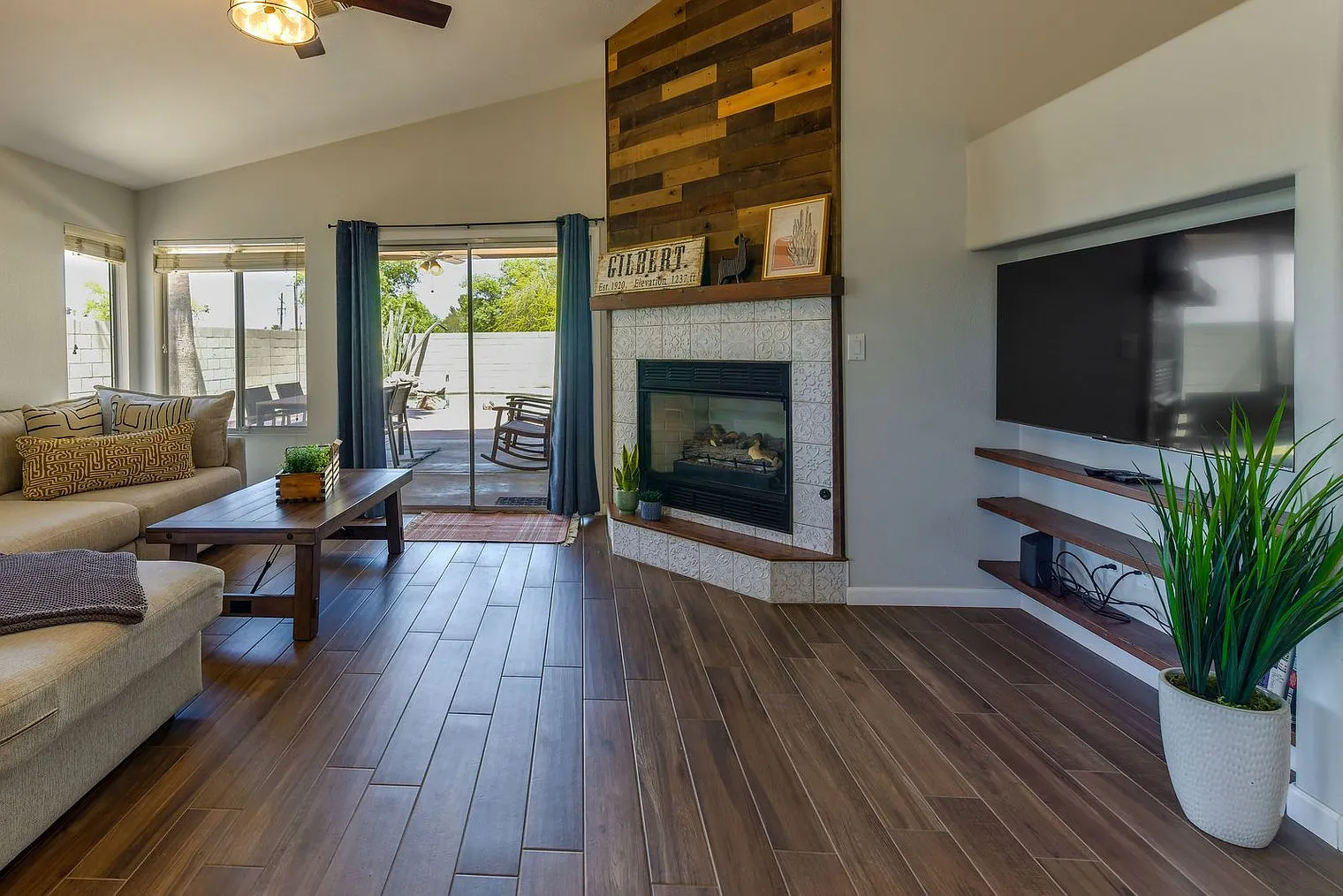 3 bed, 2.0 bath, 1689 sqft, $4,419 — Photo 1