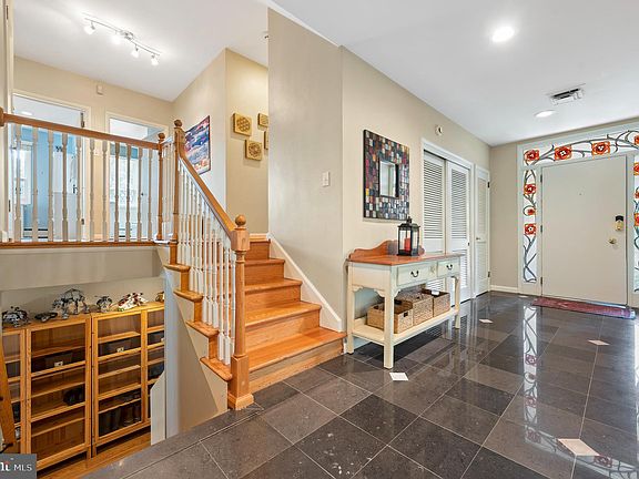 4th image of 1011 W Indian Creek Ln
