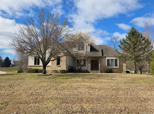 4453 Creekview Dr, Howell, MI 48843