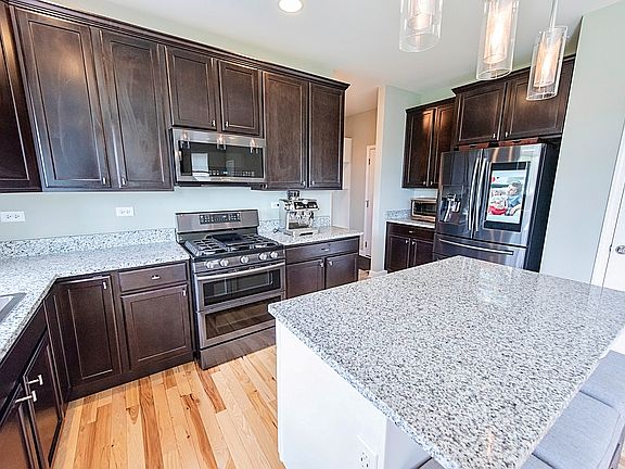 5th image of 2552 Northwood Ave