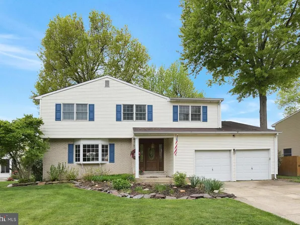 15 Lannigan Dr, Lawrence Township, NJ 08648
