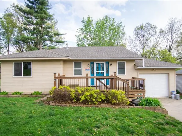 13 W 9th St, Carrollton, MO 64633