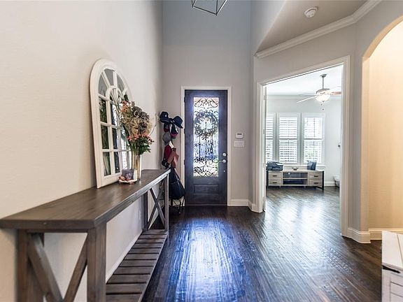 3rd image of 8256 Lindsay Gdns