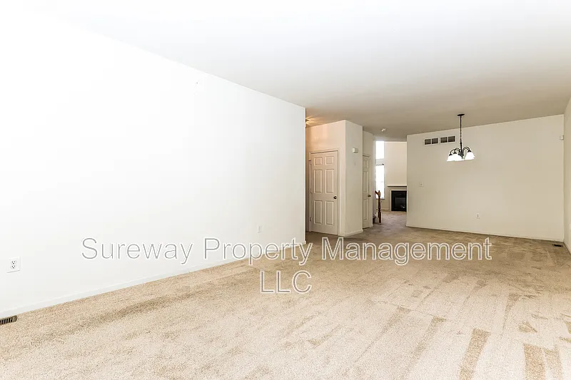 Building Photo - 158 Chancellor Dr