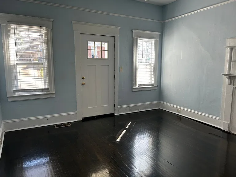 823 Parkwood Ave — Photo 3