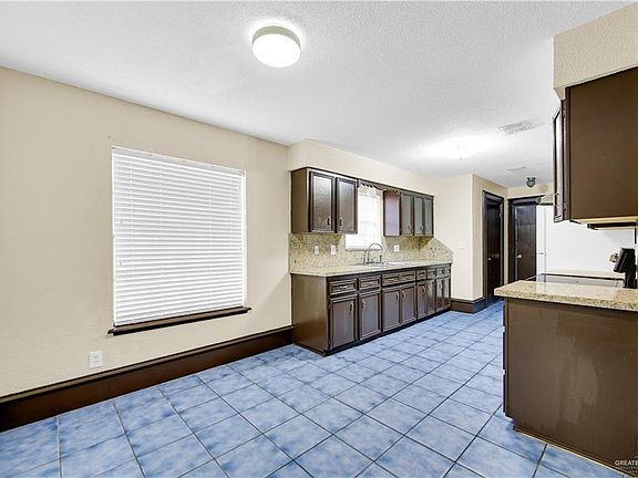 5th image of 2316 Pin Oak Rd