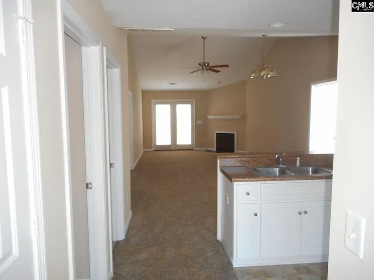 128 Crestland Dr — Photo 2