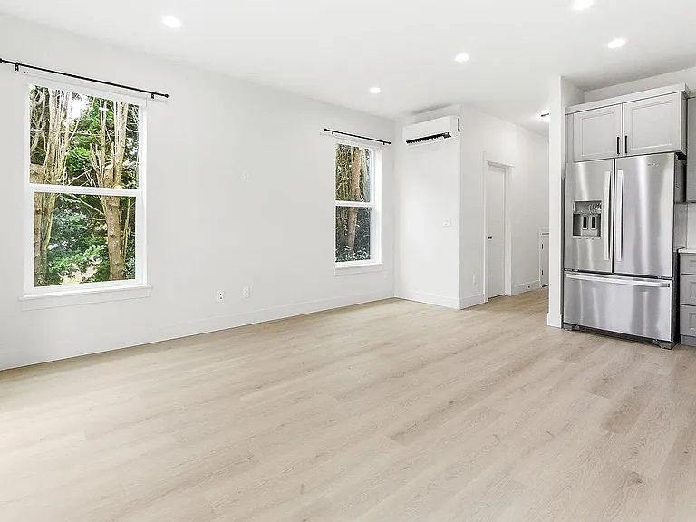 4845 Elvira Pl N — Photo 31