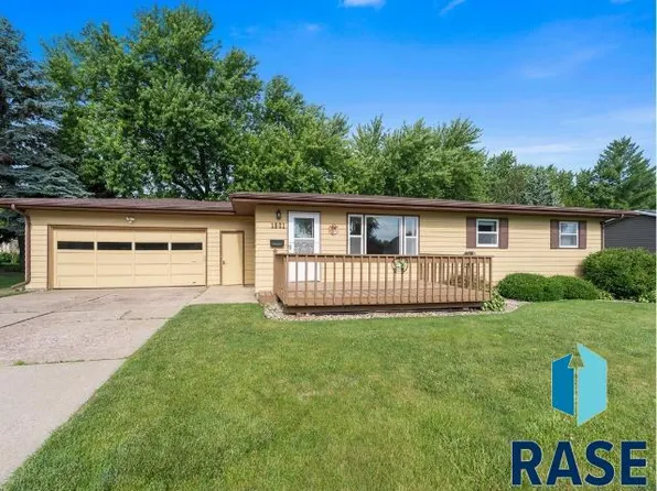 1301 S Joliet Ave, Sioux Falls, SD 57110
