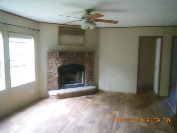 4th image of 1109 NE Juniper Dr