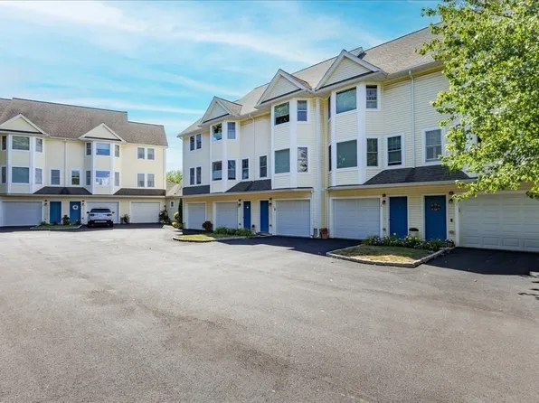 14 1/2 Roundy St Unit 4, Beverly, MA 01915