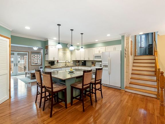 3rd image of 108 Helen Rd