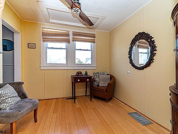 5th image of 615 North St #3