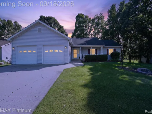2410 Chestnut Bnd, Howell, MI 48855