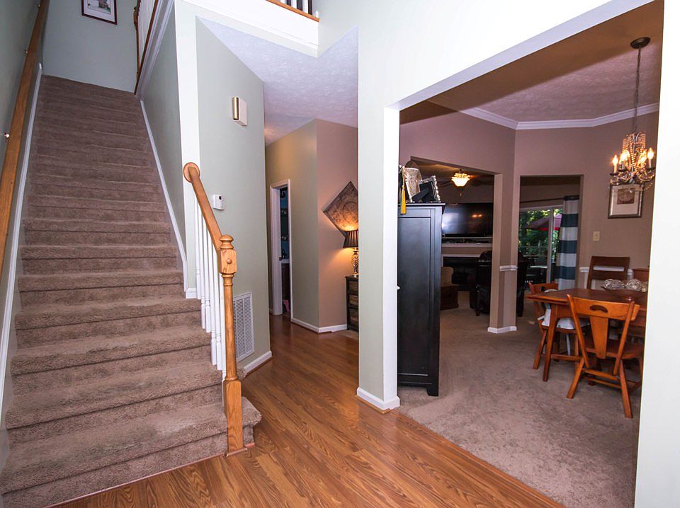 1st image of 145 Creekshire Cres