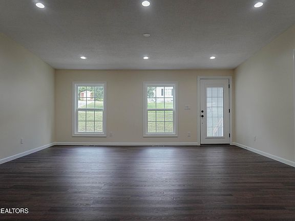 2nd image of 425 Abbott Rd
