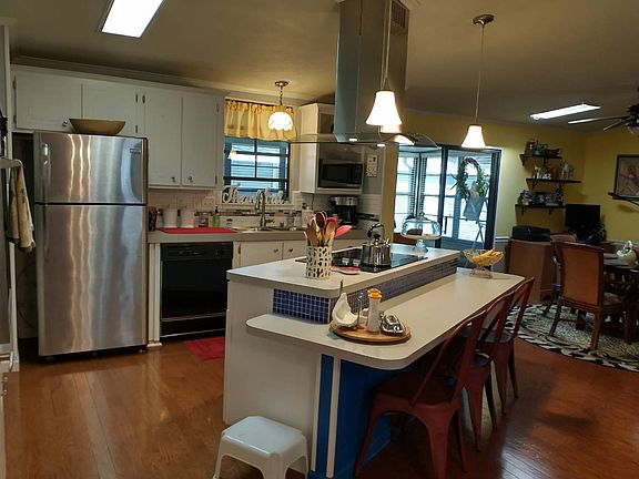 5th image of 1000 Walker St Lot 352