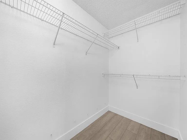 3020 Alcazar Pl #202 — Photo 24
