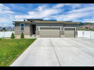 1020 N Wahlen Way, Harrisville, UT 84404