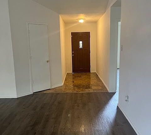 4th image of 1220 Colmar Dr