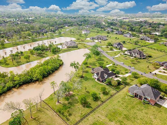 2nd image of 4710 Arrowhead Lake Dr