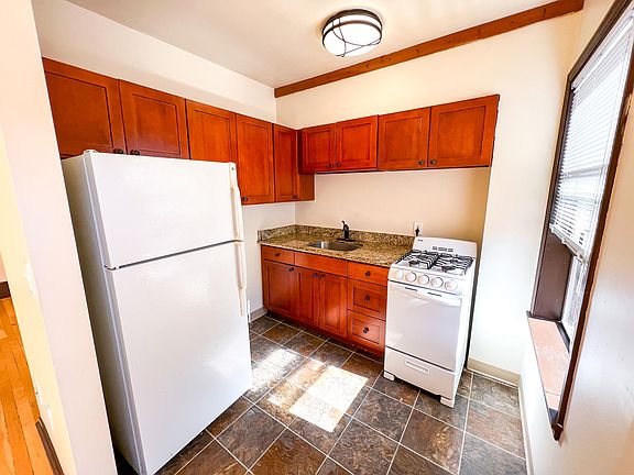 4th image of 24004 24th Ave E #207