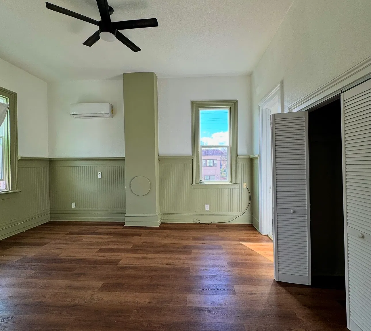 145 W Flora St — Photo 1