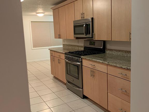 4th image of 1845 Green Valley Dr
