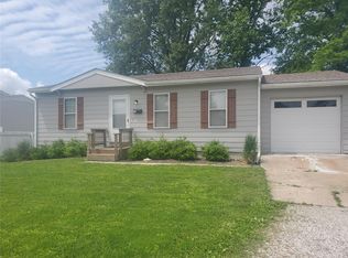 93 Bonds Ave, East Alton, IL 62024