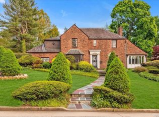 56 Old Ox Rd, Manhasset, NY 11030