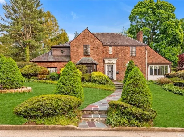 56 Old Ox Road, Manhasset, NY 11030