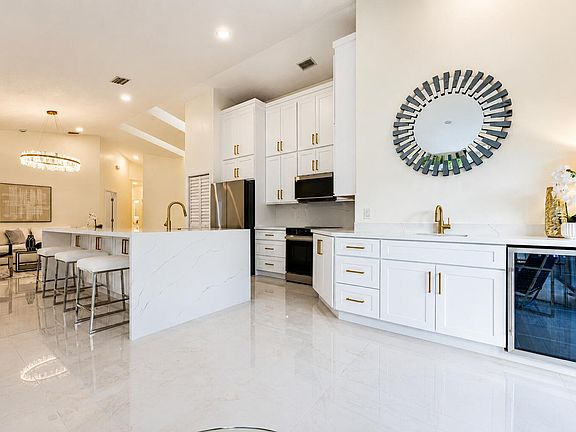 4th image of 17277 Hampton Boulevard