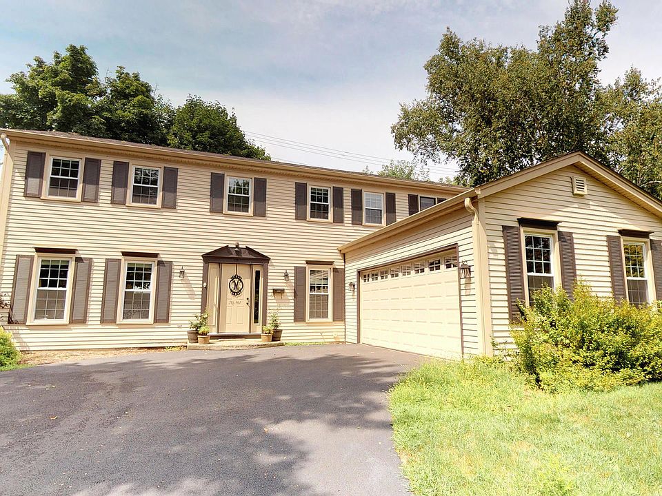 1st image of 901 Bedford Ln