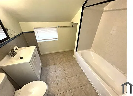 1233 W 71st Pl — Photo 28