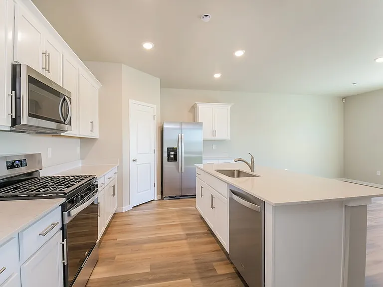 2120 Christina St — Photo 11