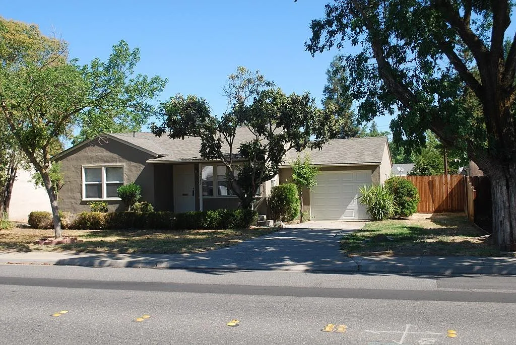 2045 Miller Ave photo 1