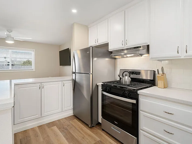 450 Manhattan Ave — Photo 8