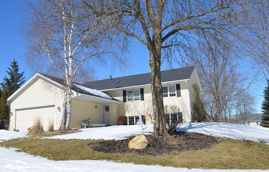 2nd image of 659 Overhill Rd
