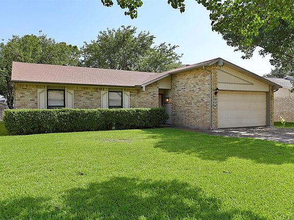 3rd image of 218 Bluffview Dr