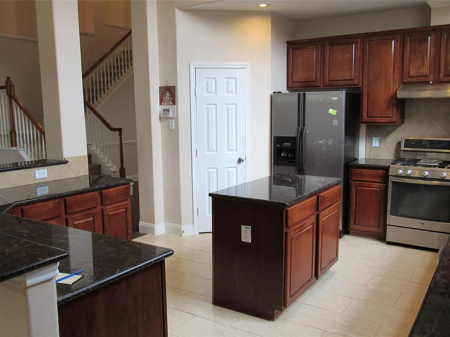 4 bed, 3.5 bath, 3329 sqft, $2,900 — Photo 3