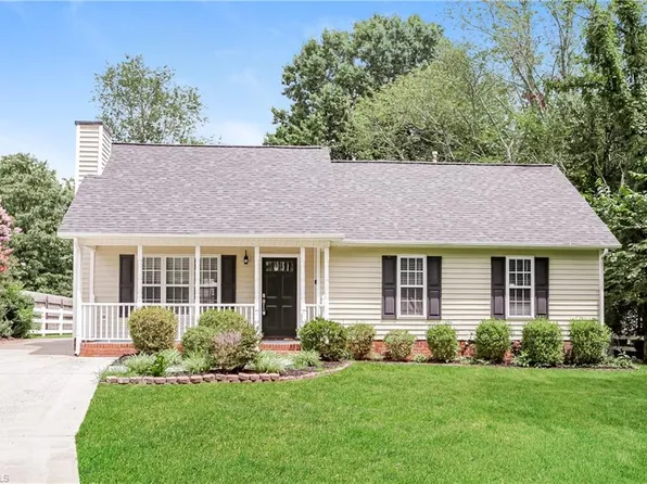 2110 Highfield Park Dr, Winston Salem, NC 27127