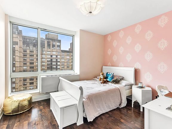 5th image of 215 E 96th St #32C