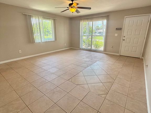 4th image of 1020 SW 48th Ter APT B