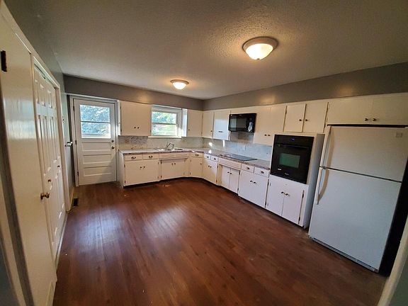 3rd image of 810 W 23rd Ave APT B