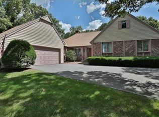 4 Thoreau Cir, Winchester, MA 01890