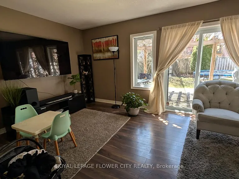 165 Cranbrook St — Photo 5